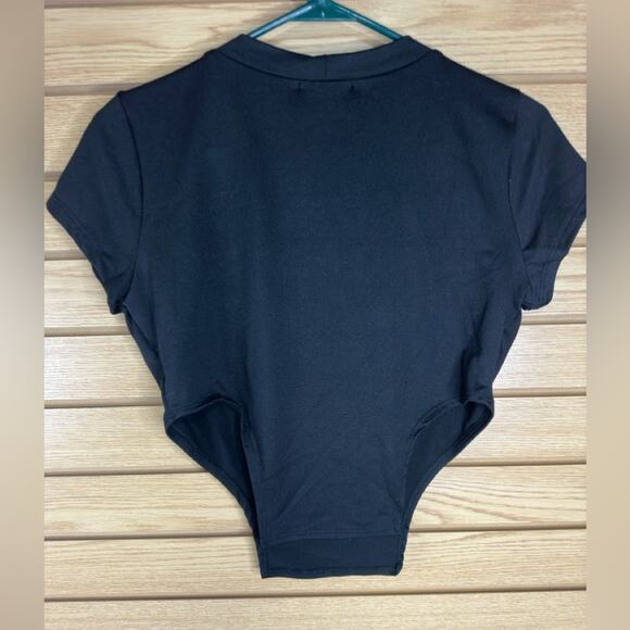 NWT Julia by Love J Motorcycle Crop Top Graphic Tee Juniors XL NWT - Picture 3 of 4